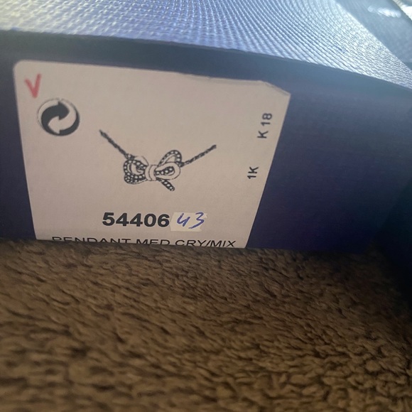 Swarovski bow necklace - Picture 3 of 4